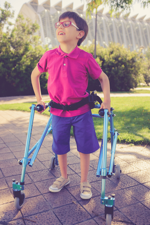 Enfant atteint de paralysie cérébrale