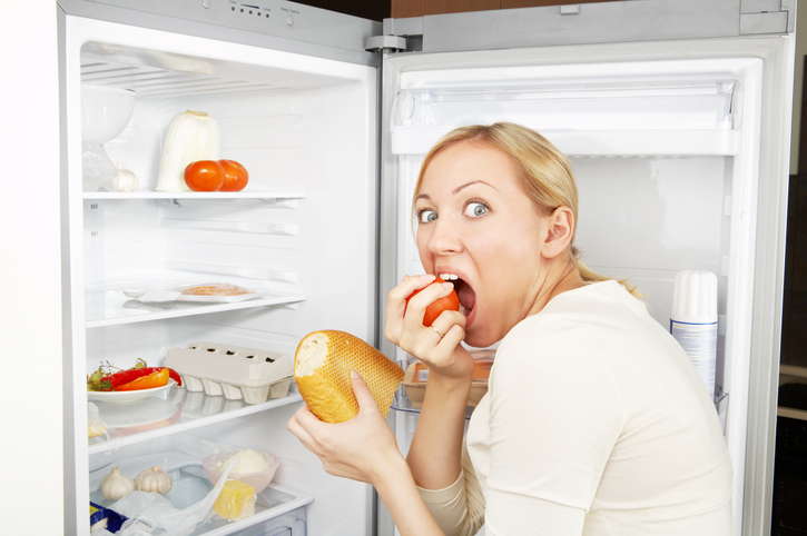 La femme dans le réfrigérateur comme signe de suralimentation dans la boulimie