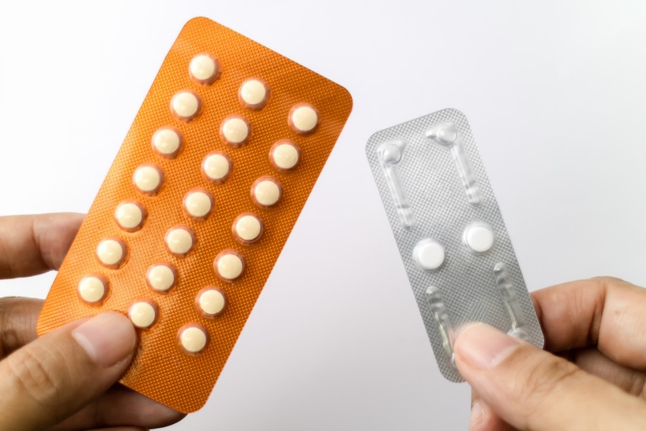 Contraceptifs hormonaux mensuels et pilules contraceptives d'urgence après