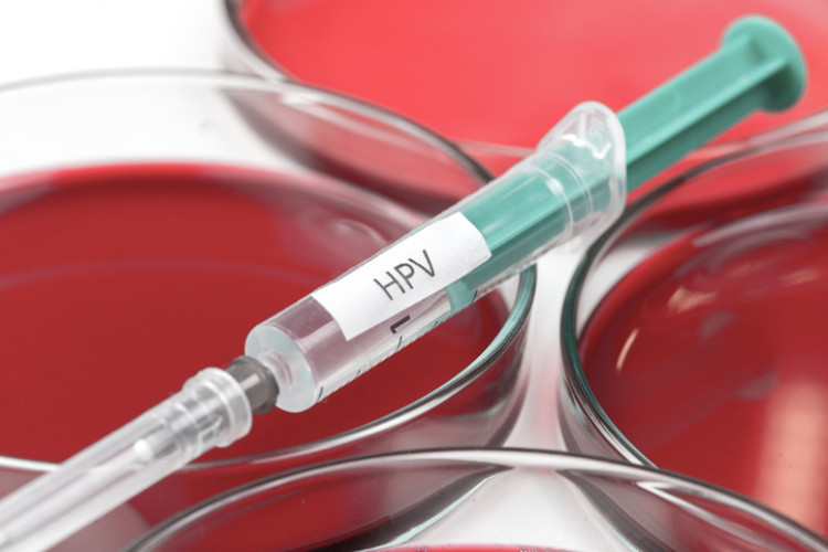 seringue contenant le vaccin contre le VPH