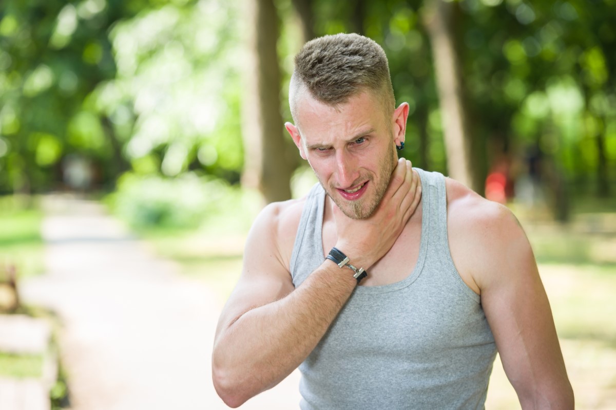 Douleur dans la région du cou - homme 