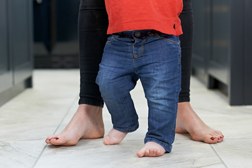 pieds-mères-et-diet-qui-veulent-marcher