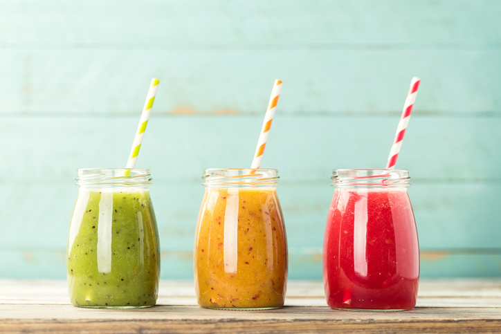 Pailles à smoothie en trois couleurs - vertes, jaunes et rouges