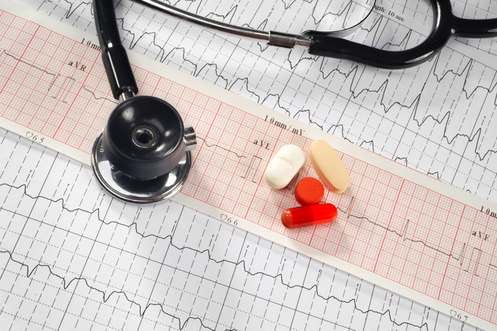 Enregistrement de l'ECG avec phonendoscope et médicaments