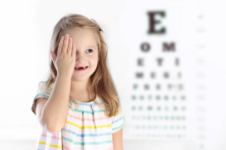 L'amblyopie chez l'enfant : pourquoi se manifeste-t-elle ? Des exercices peuvent aider à la traiter.