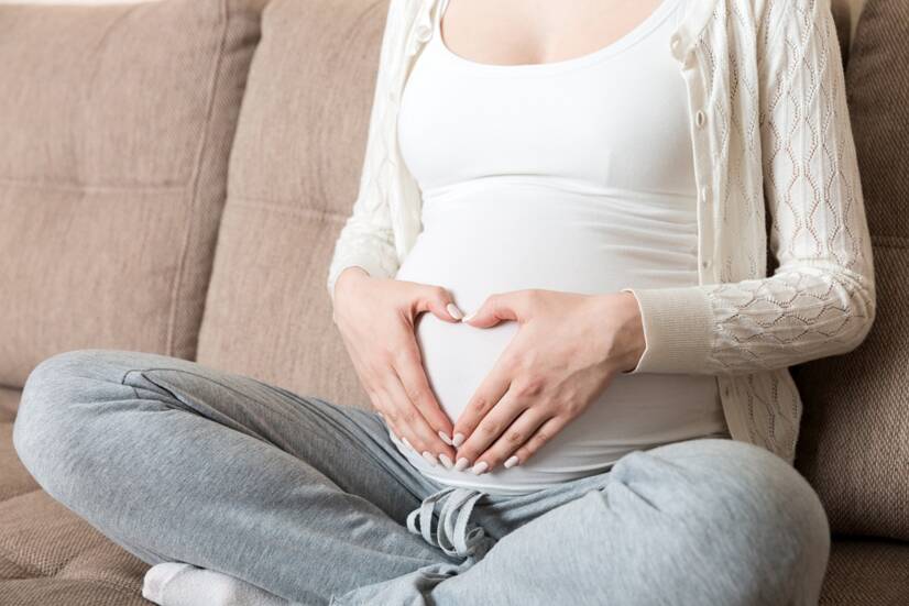 La taille du ventre de grossesse est propre à chaque femme enceinte et dépend de différents facteurs. Source : Getty Images