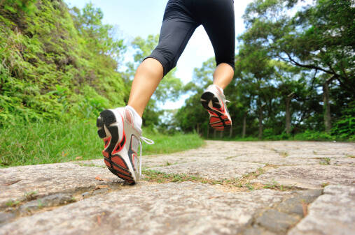 La signification, l'importance, les avantages et les effets sur la santé de la course à pied