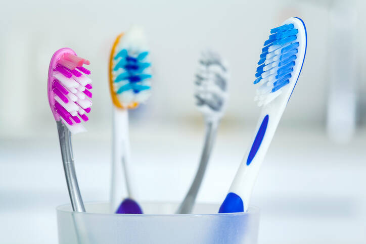 Comment choisir la bonne brosse à dents et pourquoi ce choix est-il important ?