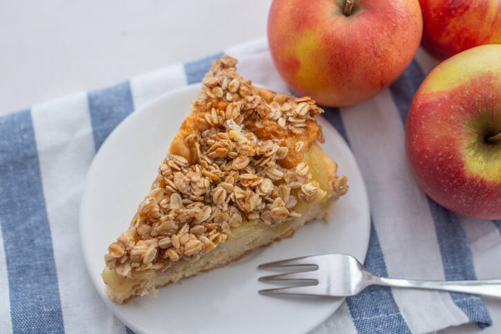 Si vous ne voulez pas de tarte aux pommes, essayez la recette de la génoise, avec de la crème pâtissière et du fromage blanc.