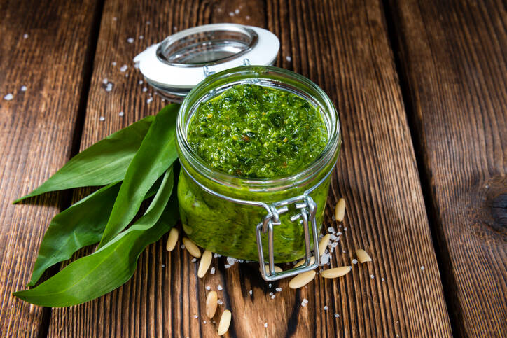 Pesto à l'ail des ours (pâte à tartiner) - Une recette saine pour un nettoyage de printemps