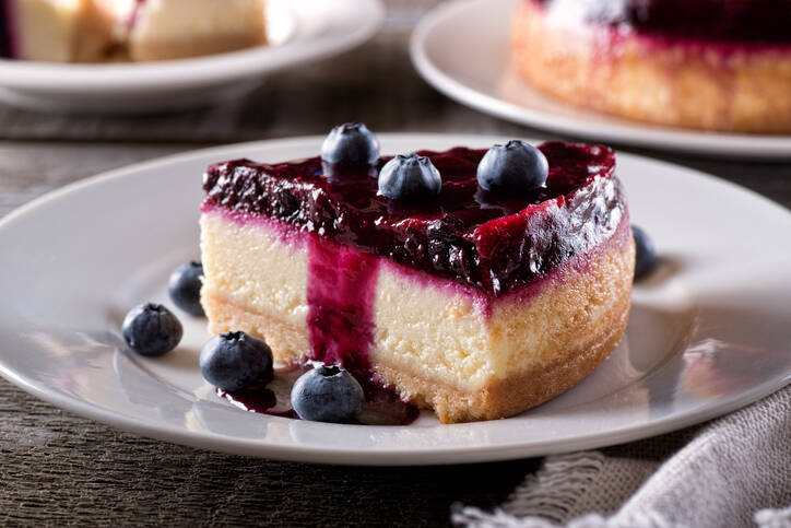 Cheesecake sain aux myrtilles : essayez la recette avec du fromage blanc et du mascarpone.