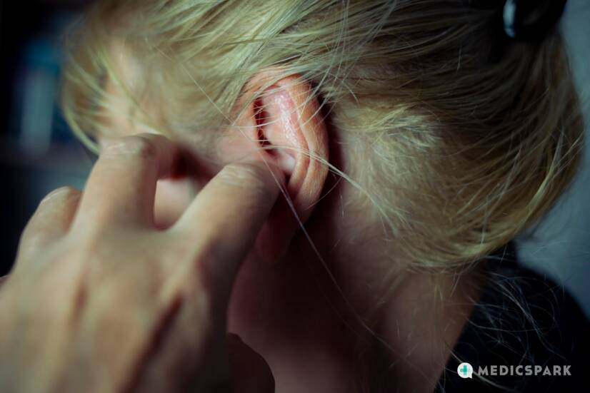 Ecoulement d'oreille - jaune, foncé, sanguinolent ou purulent - en connaître les causes