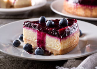 Cheesecake sain aux myrtilles : essayez la recette avec du fromage blanc et du mascarpone.