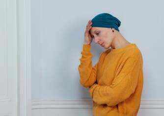 Quels sont les cancers féminins et les cancers que nous connaissons (symptômes + traitement) ?