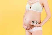 Enceinte de 30 semaines, elle grossit de jour en jour ?